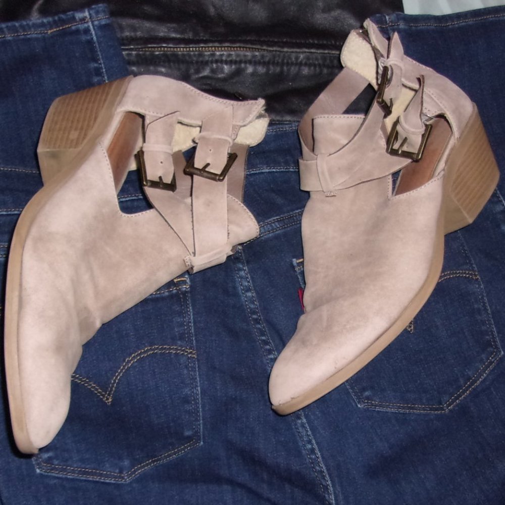size 91/2 womens  tan faux leather ankle boots   fall 9.5 shoes